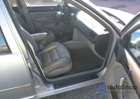 2003 Volkswagen Jetta Gls 1.8T from USA, damaged, VIN 3VWSE69M53M164846